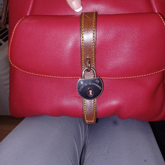 CHERRY/HOBO STYLE DOONEY AND BOURKE RED LEATHER SHOULDER BAG - Picture 3 of 14
